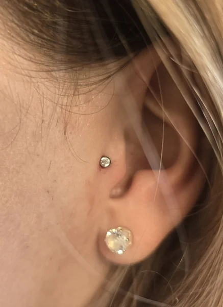 ETERNEÉ – Piercing & Microdermal